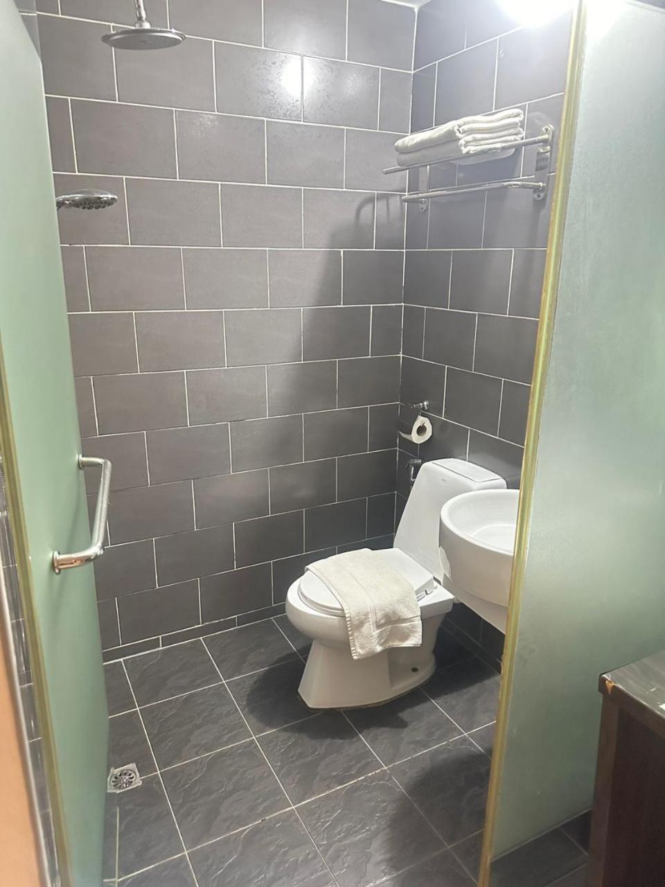 Kingsman Boutique Hotel Kota Kinabalu Eksteriør billede